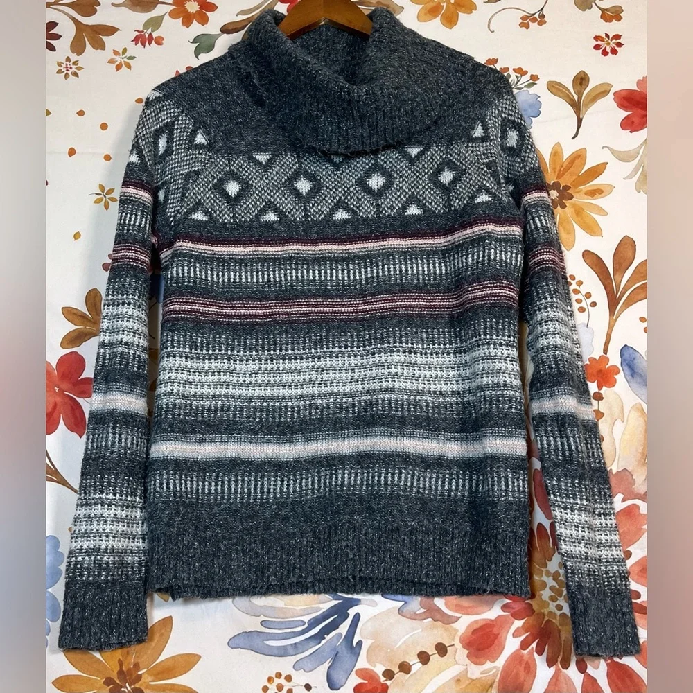 Hollister M Cowl Neck Grey Maximal Print Light Sweater Fall Winter School Office - Picture 2 of 7